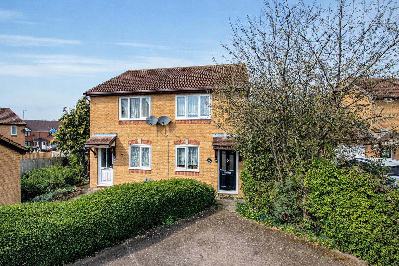 2 bed property in Bantock Close, Milton Keynes